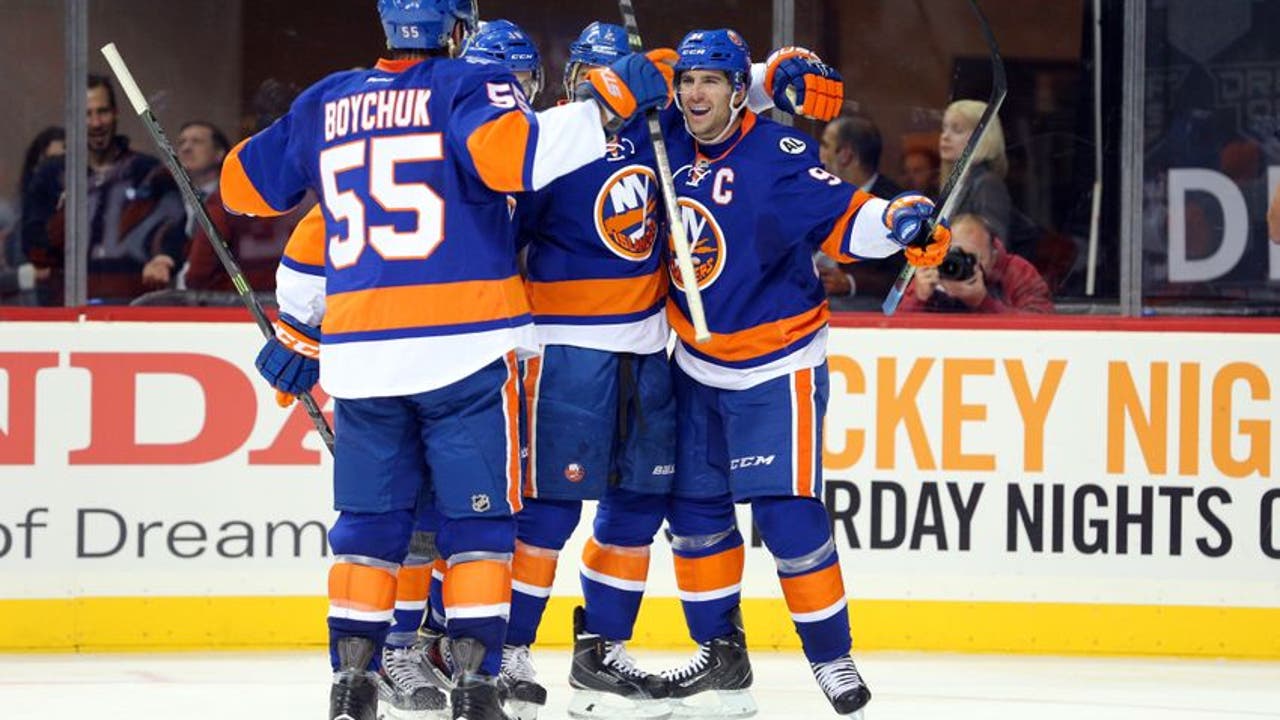 New York Islanders Try to Join the Pack vs Blackhawks